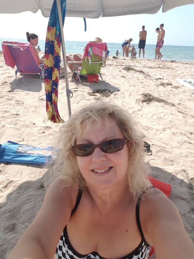 VIR EN LA PLAYA AGOSTO 2019.jpg